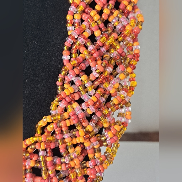 Multicolor Beaded Necklace. - Picture 5 of 6